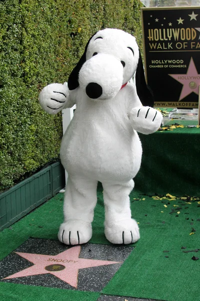Snoopy en Hollywood Paseo de la Fama — Foto de Stock
