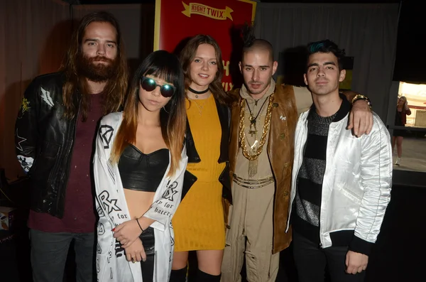 Tove Lo singer and DNCE band — Stockfoto