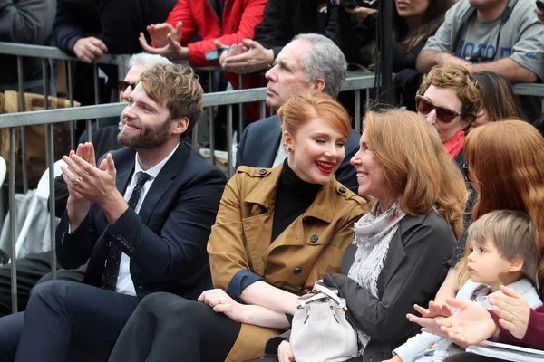 Seth Gabel, Bryce Dallas Howard, Cheryl Howard — Stockfoto