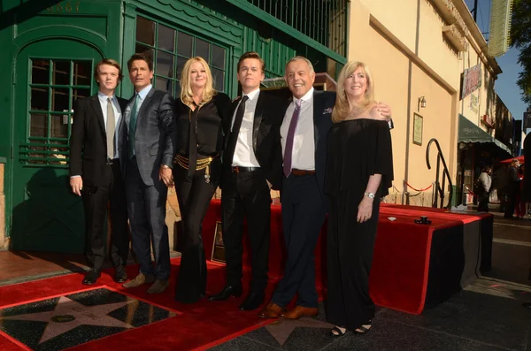 Rob lowe, sheryl berkoff und familie — Stockfoto