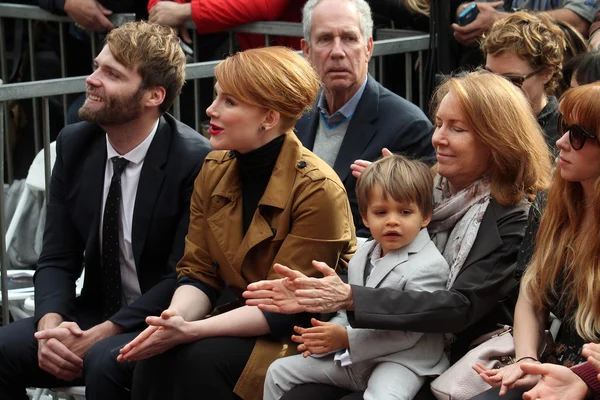 Bryce Dallas Howard, Seth Gabel, Cheryl Howard — Stockfoto