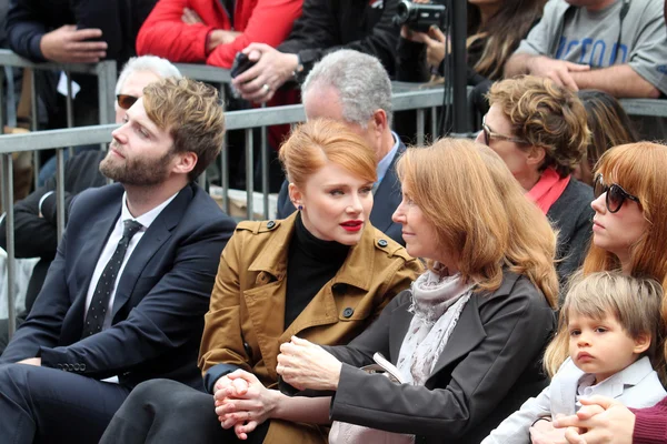 Seth Gabel, Bryce Dallas Howard, Cheryl Howard — Fotografia de Stock