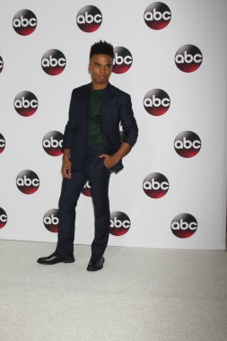 Luke Youngblood - aktör