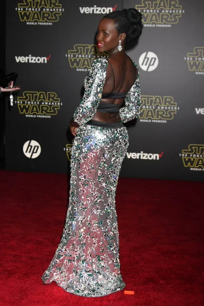 Lupita Nyong'o at the "Star Wars: The Force Awakens" — Stock Photo, Image