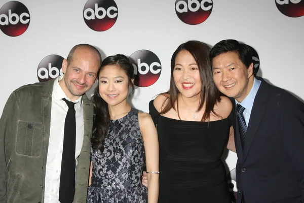 Jonathan Slavin, Krista Marie Yu, Suzy Nakamura, Ken Jeong — Stock Photo, Image