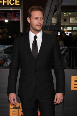 Luke Bracey - aktör