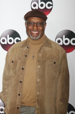 James Pickens Jr. - aktör