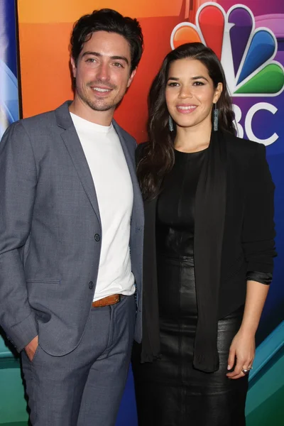 Ben Feldman, America Ferrera — Stock Photo, Image