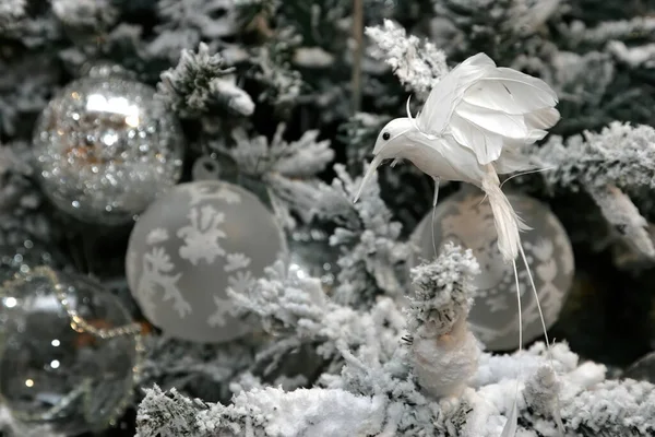 Close Van Kerstboom Decoratie Met Witte Zilveren Bronzen Tinten Kerst — Stockfoto