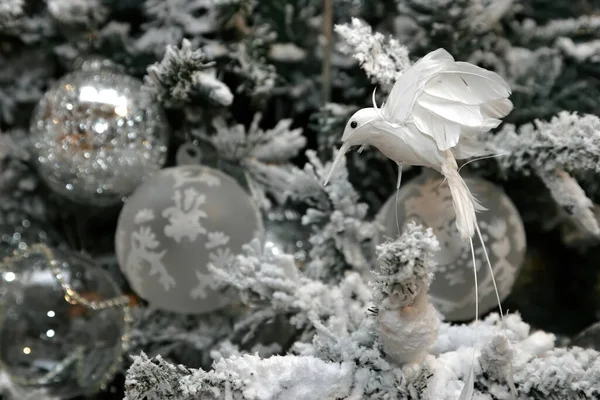 Beyaz Gümüş Bronz Gölgeli Noel Ağacı Süslemeleri Noel Yeni Yıl — Stok fotoğraf