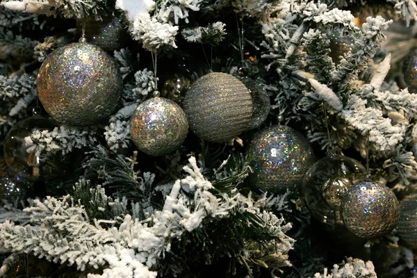 Close Van Kerstboom Decoratie Met Witte Zilveren Bronzen Tinten Kerst — Stockfoto