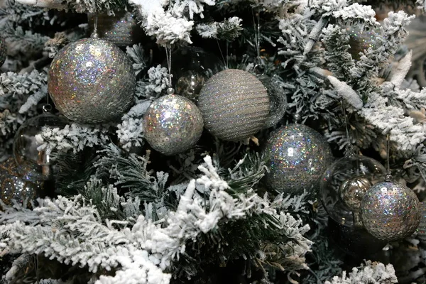 Close Van Kerstboom Decoratie Met Witte Zilveren Bronzen Tinten Kerst — Stockfoto