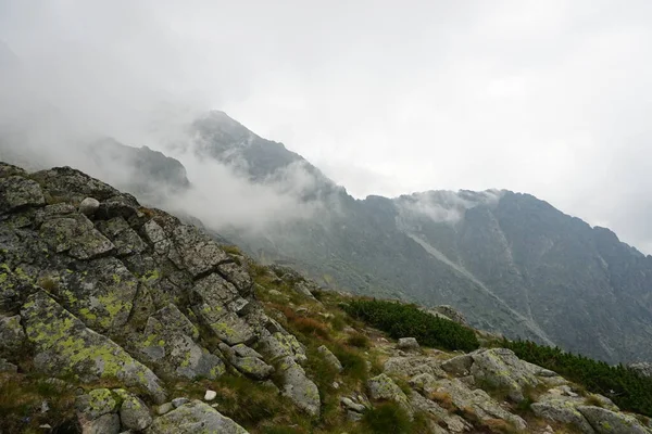 スロバキアの美しい高タトラ山脈の風景 雲のある山 — ストック写真