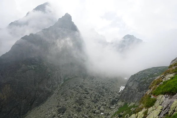 Bela Paisagem Alta Montanha Tatras Eslováquia Montanhas Com Nuvens — Fotografia de Stock