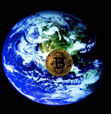 Bitcoin hatıra paraları. Kripto para birimi altın bitcoin. Dünya çapında kripto para birimi ve dijital ödeme sistemi için kavramsal resim