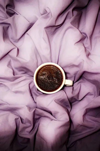 Κούπα Καφέ Στο Φόντο Του Υφάσματος Έννοια Της Αγάπης Και — Φωτογραφία Αρχείου