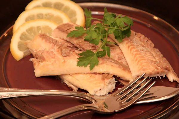 Cooked Fish Fillet Dark Plate Decorated Lemon Whole Fish Cooked — Stock Photo, Image