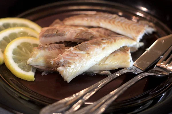 Cooked Fish Fillet Dark Plate Decorated Lemon Whole Fish Cooked — Stock Photo, Image