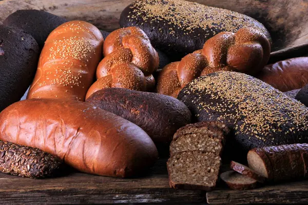 Naturaleza Muerta Con Diferentes Tipos Pan Negro Centeno Pan Blanco — Foto de Stock