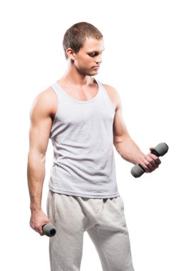 güçlü, sağlam ve sportif vücut geliştirmeci adam beyaz izole