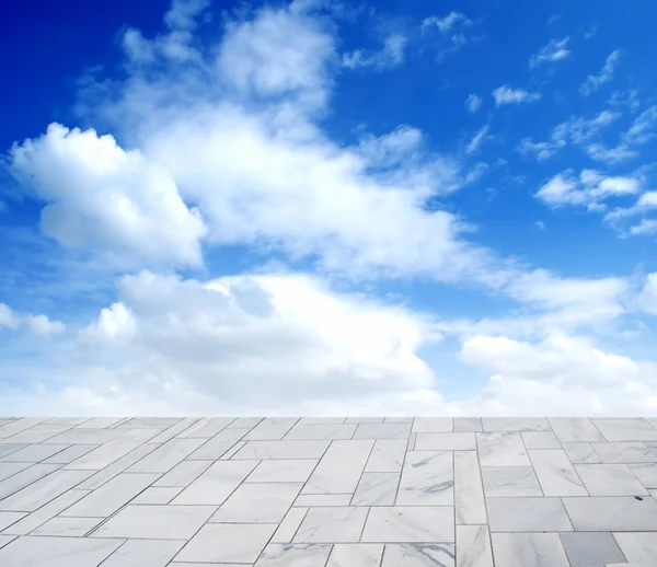 Kakel texturerat marken och himlen — Stockfoto