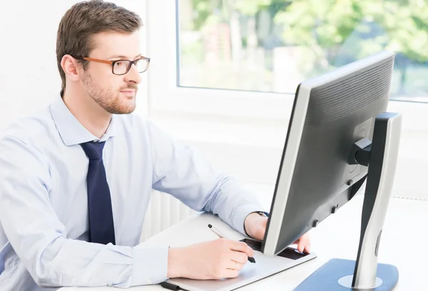 Young businessman working in a modern office — Stock Photo, Image