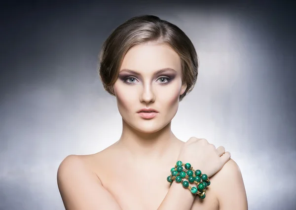 Portrait of beautiful girl in shiny jewels — Stock Photo, Image
