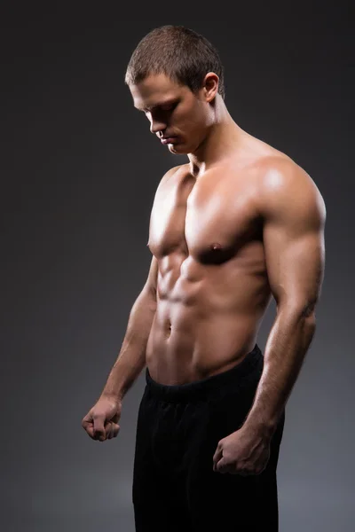 Homme de bodybuilder fort, en forme et sportif — Photo