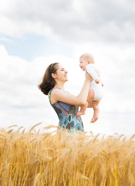 Woman with her infant baby in a meadow — Stock Photo, Image