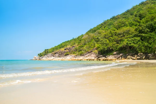 Floresta tropical, costa marítima e montanhas — Fotografia de Stock