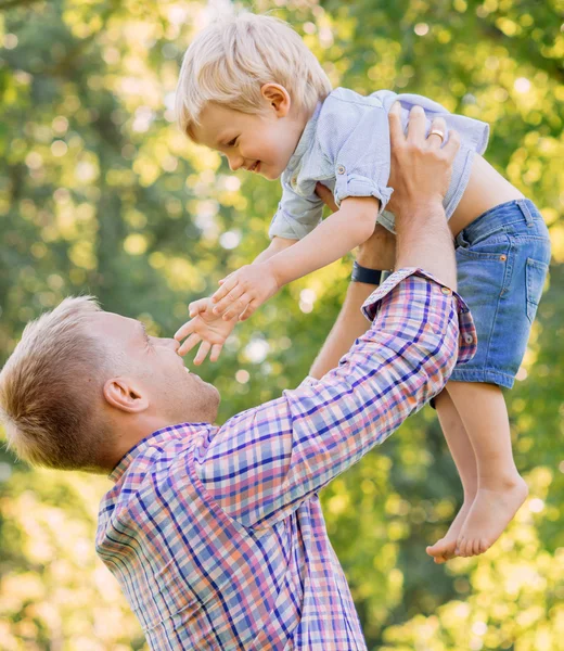 Young dad with his son — Stock Photo, Image