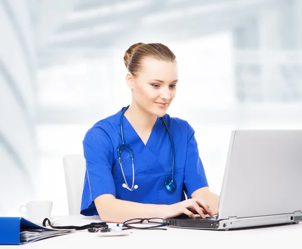 Doctor working in office — Stock Photo, Image