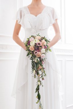 güzel bir gelin buketi ile