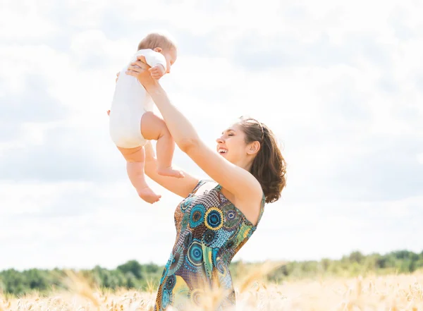 Woman playing with her infant baby — Stock Photo, Image