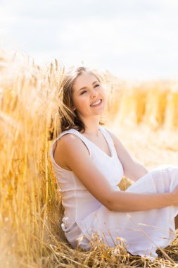 bir Rye bir çayırda mutlu kadın