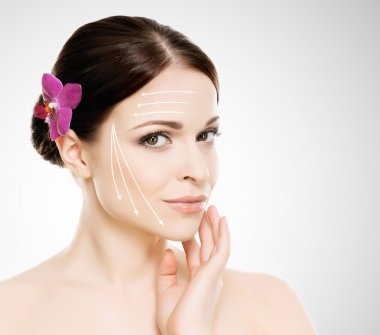 Onun fac okları ile genç ve sağlıklı bir kadın portresi Spa