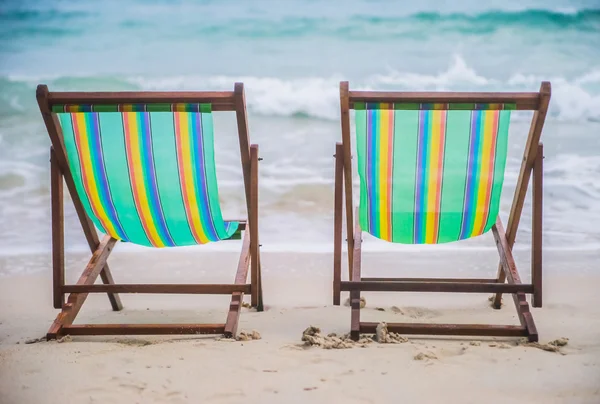 Lounge chairs on tropical beach — Stock Photo, Image