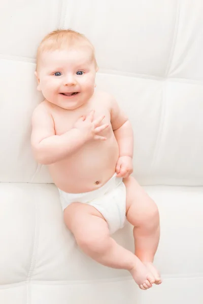 Retrato de um bebê bebê sorrindo bonito — Fotografia de Stock