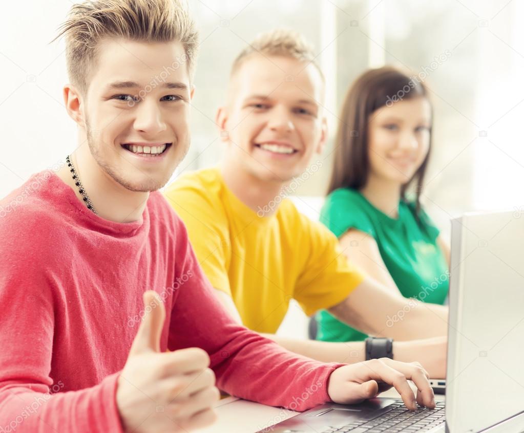 Школа программирования. Программирование обучиться. Student creative. Студент года информатик. Студент программист.