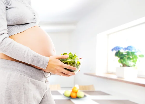 Vrouw verwachten baby. — Stockfoto