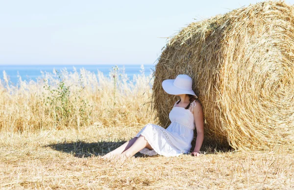 Junge und glückliche Frau — Stockfoto