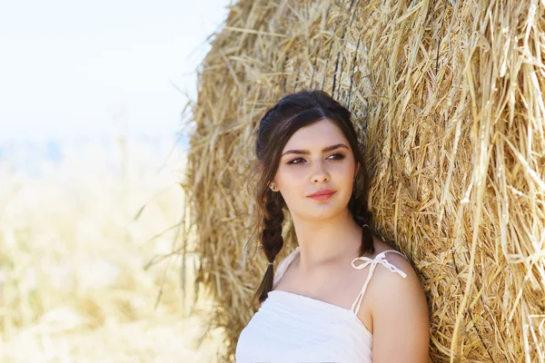 Jong en gelukkige vrouw — Stockfoto