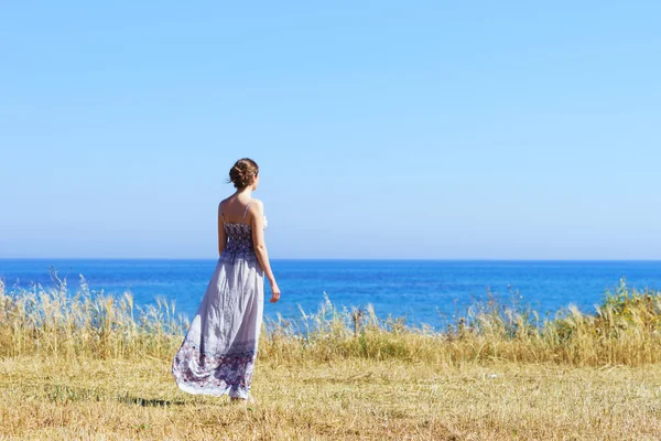 Young and happy woman — Stock Photo, Image