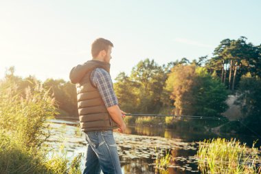 Balıkçı iplik çubuk ile
