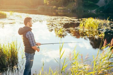 Balıkçı iplik çubuk ile