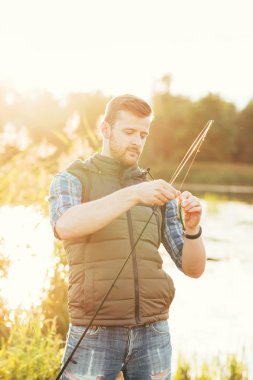 Balıkçı iplik çubuk ile 