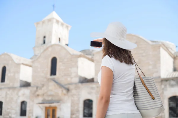 Adolescente chica tomando selfie — Foto de Stock