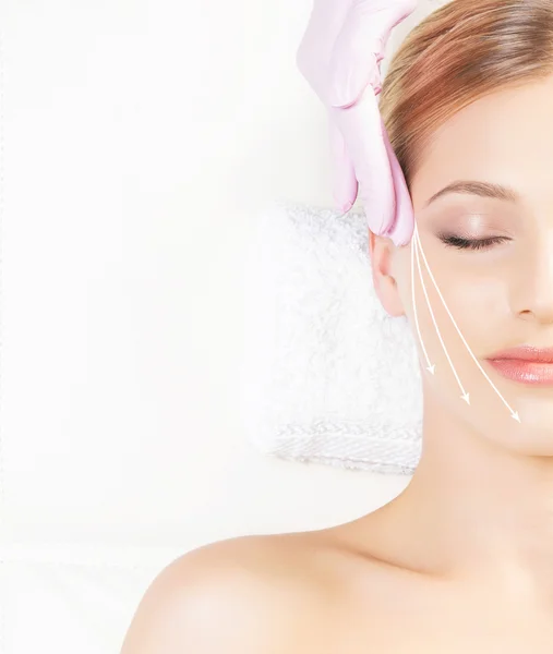 Close-up portrait of a beautiful, healthy woman on a procedure — Stock Photo, Image