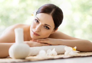 güzel, sağlıklı ve genç kadın 