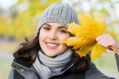 genç ve güzel kız  